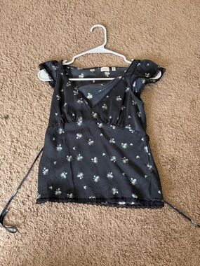 Aritzia Black Floral V-Neck Tie-Waist Blouse 100%silk